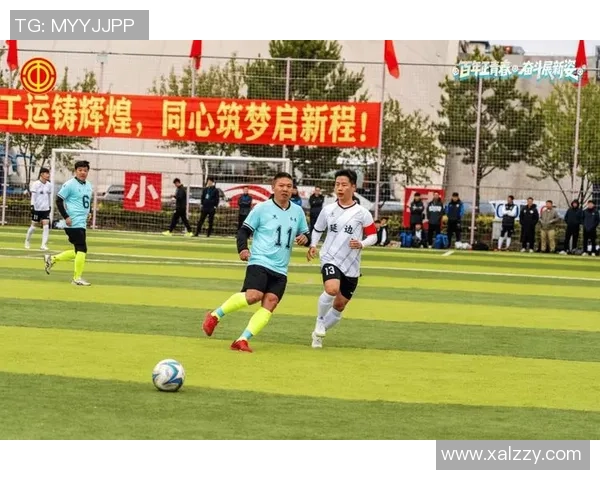 当足球迷遇见足球星共同书写绿茵场上的激情与梦想 当足球迷遇见足球星共同书写绿茵场上的激情与梦想